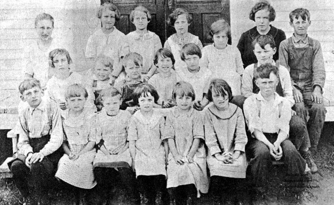Augusta Wisconsin Dells Mill School Class of 1923