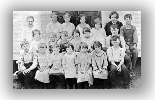 Augusta Dells Wisconsin School Class of 1922-1923
